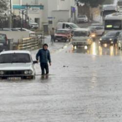 Meteoroloji uyarmıştı! Bodrum&rsquo;u sel vurdu: İl&ccedil;e bir anda sular altında