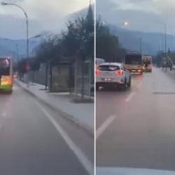 Bursa trafiğinde y&uuml;rekleri ağıza getiren anlar: Peş peşe 2 tehlikeli yolculuk