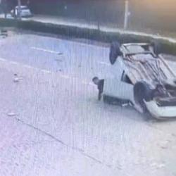 Bursa'da korkutan kaza! Taklalar atan otomobilden burnu kanamadan çıktı