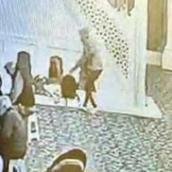 Camide 'pes artık' dedirten hırsızlık! Cemaat secdedeyken çantaları çaldı