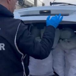 &Ccedil;ekicinin &uuml;zerindeki ara&ccedil;tan cephanelik &ccedil;ıktı