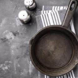 D&ouml;k&uuml;m tava nasıl temizlenir, paslanmadan nasıl korunur? İşte en etkili y&ouml;ntemler