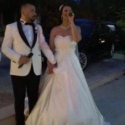 Düğünlerinde söyledikleri şarkı başlarına dert oldu!