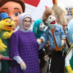 Emine Erdoğan: Dijital dönüşümün olumsuz etkilerine karşı koruyacak olan güçlü ailelerdir