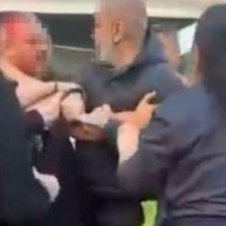 Esenyurt&rsquo;ta tekme, tokat ve bı&ccedil;akların &ccedil;ıktığı park yeri kavgası