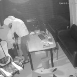 Fatih&rsquo;te 200 kiloluk &ccedil;elik kasayı b&ouml;yle &ccedil;almışlar