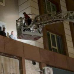 Garip olay: 3'üncü kattan çarşafla indiler: 2 gözaltı