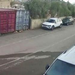 Hatay’da otomobille çarpışan motosiklet sürücüsü havada taklalar attı