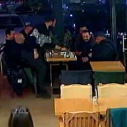 İ&ccedil;tiği &ccedil;ay az kalsın hayattan koparıyordu! Saniyelerle yarış kamerada