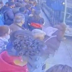 İstanbul'da kahreden kaza! 14 yaşındaki kız metrobüsün altında kaldı!  