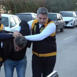 İki cinayetten aranan firari hükümlü 7 kitap çıkarmış! İşte akıl dışı olay