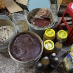 Kilis'te mide bulandıran hijyen skandalı: Merdiven altı üretimde fareler bulundu