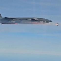 Rakipleri 'KIZILELMA, F-16&rsquo;larımızı d&uuml;ş&uuml;r&uuml;r m&uuml;?' korkusu sardı! T&uuml;rkiye bir ilki başardı