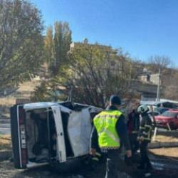 Mardin'de otomobil devrildi: Yaralılar var!