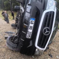 Muğla'da yolcu minibüsü devrildi: 3 yaralı