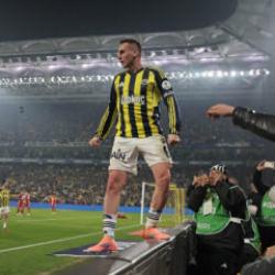 O anlar ekrana yansımadı! Dev derbinin önüne geçti