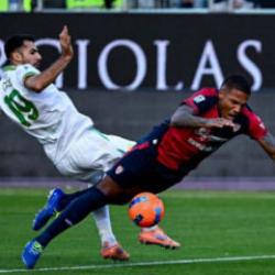 Olaylar yüzünden maç durma noktasına geldi! Milli yıldız takımını 10 kişi bıraktı