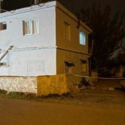 Karısını baltayla öldürüp banyoya gömdü