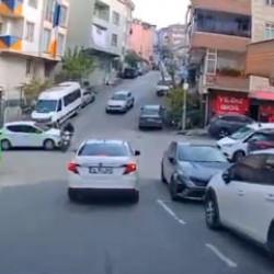 Otomobilin çarptığı motosikletli metrelerce böyle sürüklendi