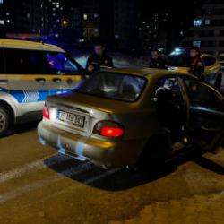 Polise &ccedil;arpıp ka&ccedil;an s&uuml;r&uuml;c&uuml; tutuklandı