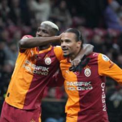 Samsunspor 2-0'dan döndü! Galatasaray Osimhen'le hayata tutundu