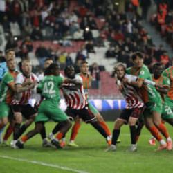 Samsunspor evinde 90+1'de yıkıldı! 