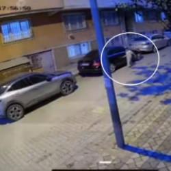  Sultangazi’de bir çocuk park halindeki araçlara tek tek zarar verdi