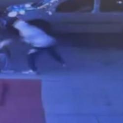 Sultangazi'de kapka&ccedil; girişimi: Telefonu alamayınca ka&ccedil;tı