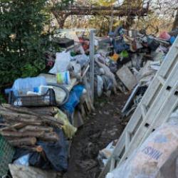 Trabzon'da 3 evden tonlarca çöp çıktı