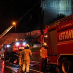 Üsküdar'da ahşap köşkte çıkan yangın söndürüldü