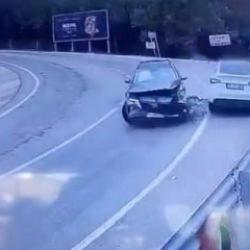 Yağmur ve kar yağışının etkili olduğu bölgede araçlar böyle kaydı