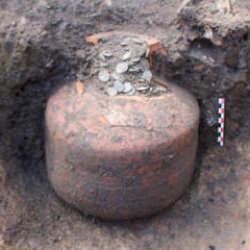 Yerin altından çıkan antik kumbara şok etti! Fransa'daki kazıda 1700 yıllık keşif! 