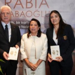 N&uuml;fus m&uuml;d&uuml;r&uuml; Rabia Babaoğlu dokunduğu hikayeleri kitaplaştırdı: Katıksız
