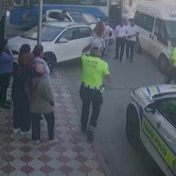 Amasya&rsquo;da ara&ccedil; mağaza vitrinine girdi: O anlar kamerada