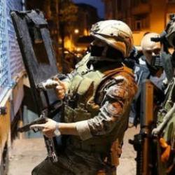 Bakan Yerlikaya duyurdu: İstanbul ve İzmir&rsquo;de nefes kesen operasyon!