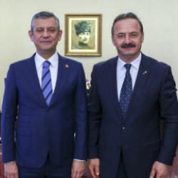 CHP Genel Başkanı &Ouml;zel, Anahtar Parti Genel Başkanı Ağıralioğlu ile g&ouml;r&uuml;şt&uuml;