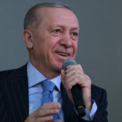 Cumhurbaşkanı Erdoğan, Ahmet Kaya'nın 'Şiire Gazele' par&ccedil;asına eşlik etti