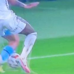 Dev maçta tartışmalı kararlar! Eski hakemler bile anlaşamadı