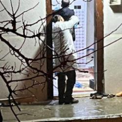 Eşini ve bacanağını tabancayla &ouml;ld&uuml;rd&uuml;