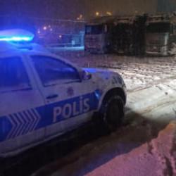 Ilgar Geçidi kar nedeniyle kapandı, araçlar yolda kaldı