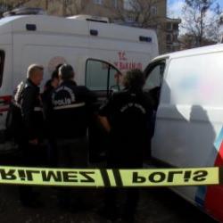 İstanbul-Maltepe'de kargo &ccedil;alışanı ara&ccedil;ta &ouml;l&uuml; bulundu