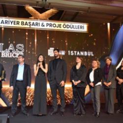 Kanal 7'nin Gelin dizisi &ouml;d&uuml;llere doymuyor! Yılın g&uuml;nl&uuml;k dizisi se&ccedil;ildi