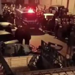 Mahalle karıştı: 1 &ouml;l&uuml;, 6 yaralı