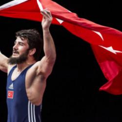 Olimpiyat madalyalı Türk güreşçi emekliye ayrıldı: Yeni görevi belli oldu