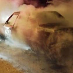 Otomobil patladı, feci şekilde can verdi