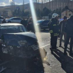 Otomobille hafriyat kamyonu &ccedil;arpıştı: 5 yaralı