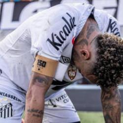 Sakat sakat oynadı! 'Çocukluk aşkı'nın küme düşmesine engel oldu