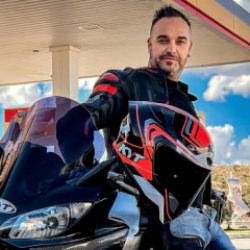 Şarampole devrilen motosikletin s&uuml;r&uuml;c&uuml;s&uuml; hayatını kaybetti