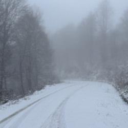 Tokat'ın y&uuml;ksek kesimleri beyaza b&uuml;r&uuml;nd&uuml;