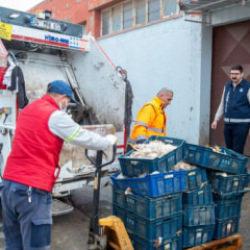 Tüm mahalleyi kötü koku sarmıştı: Nedeni 25 kasa tavuk çıktı!